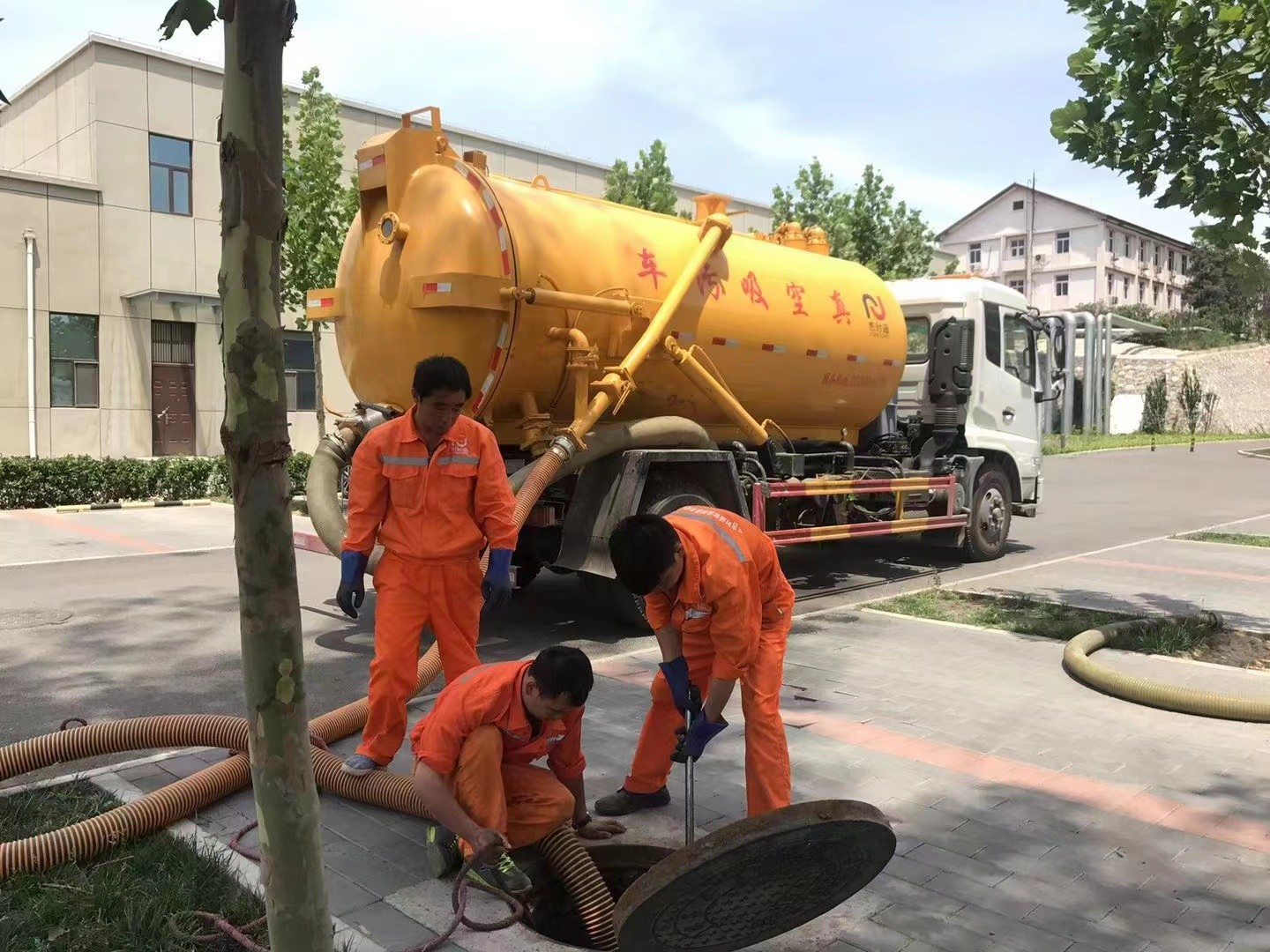 丽水化粪池清理与5-8吨吸粪车施工效率分析